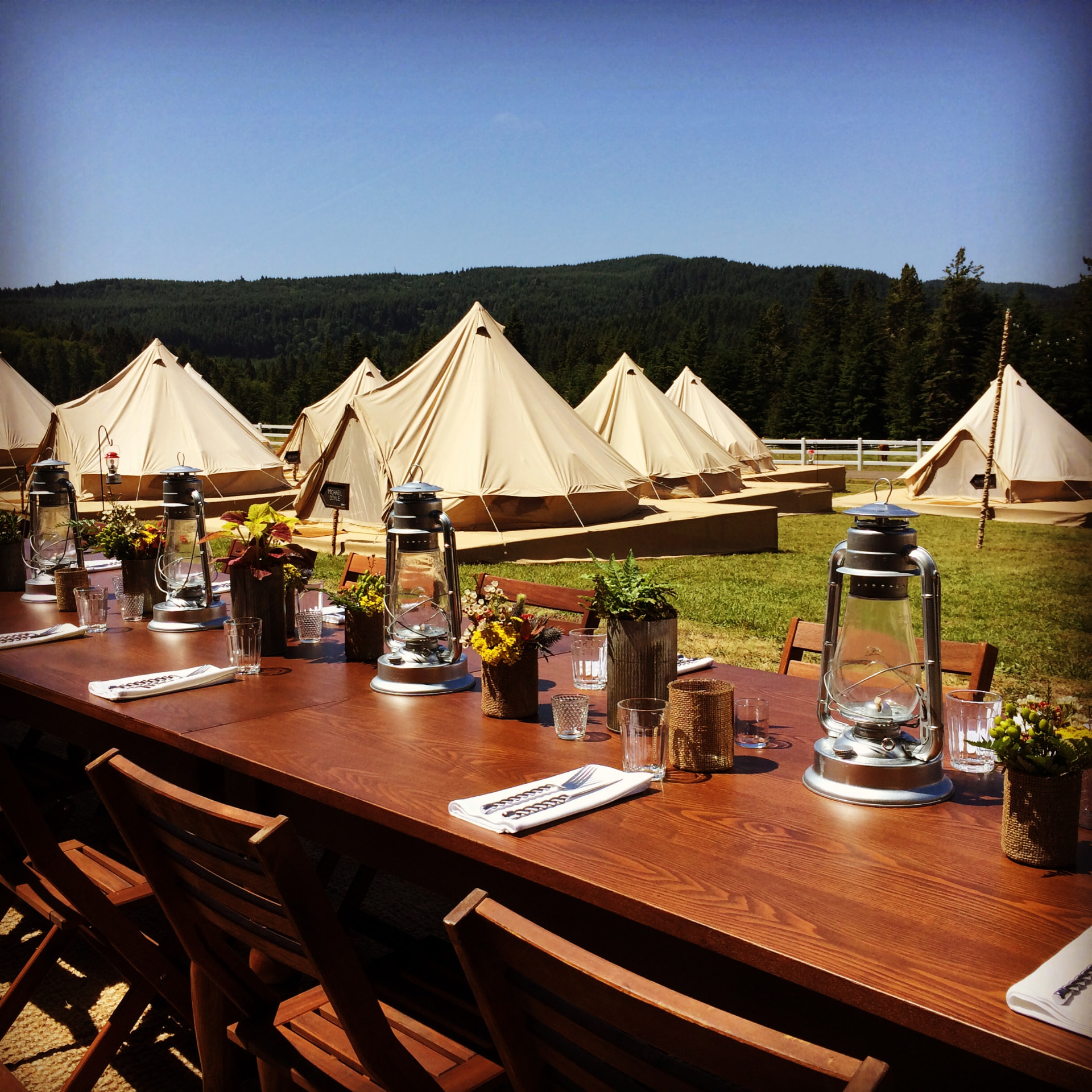 An outdoor eating area at the glamping event
